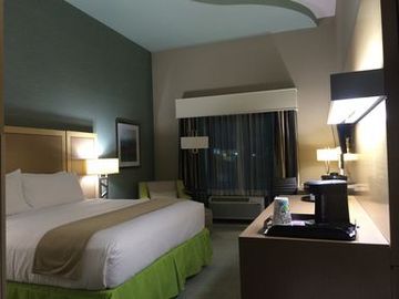 Express & North West By Ihg Hotel